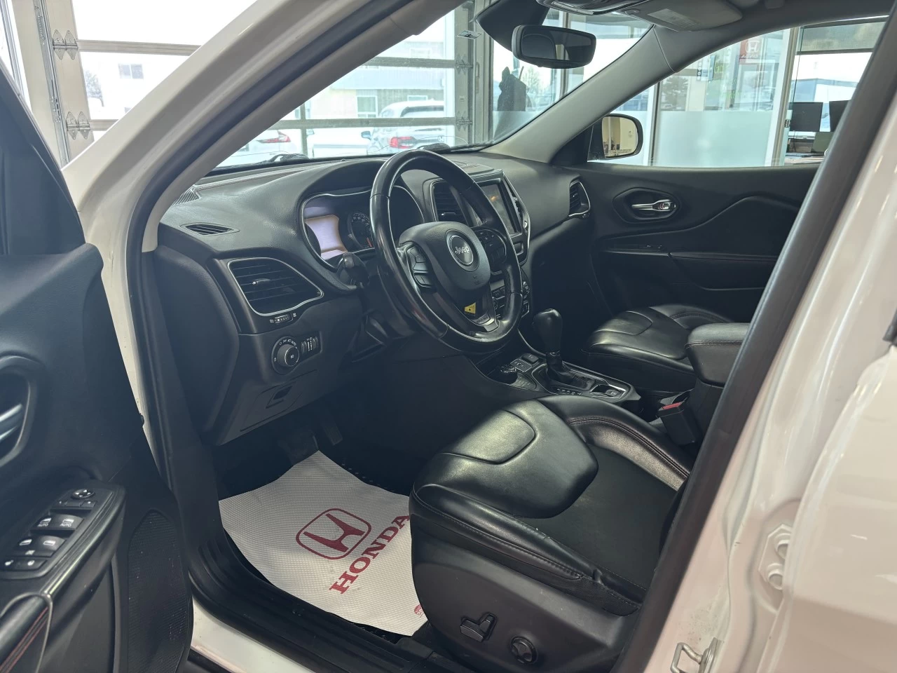 2019 Jeep Cherokee Trailhawk Main Image