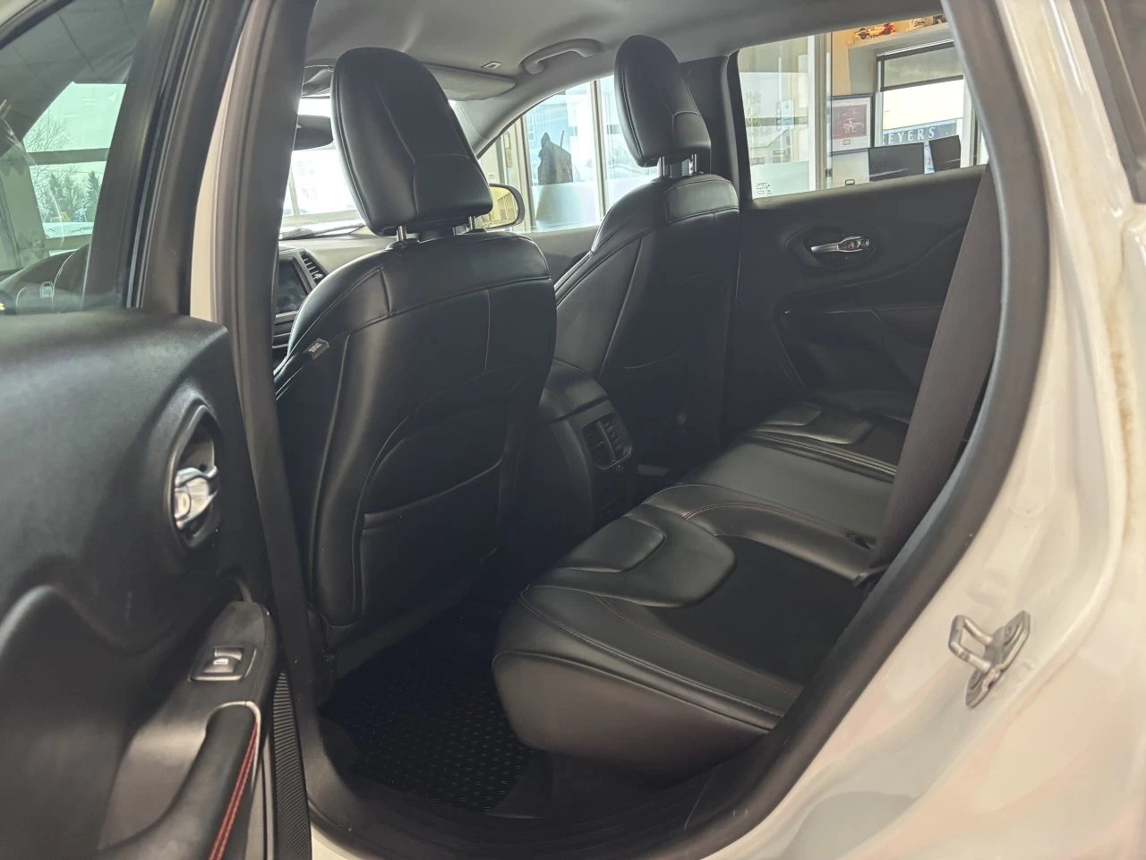 2019 Jeep Cherokee Trailhawk Main Image