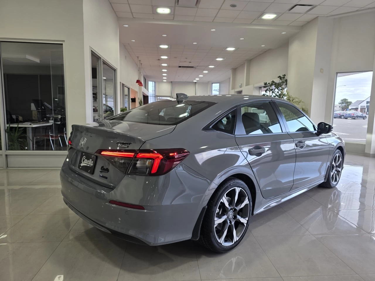 2026 Honda Civic Touring hybride berline Sport Main Image