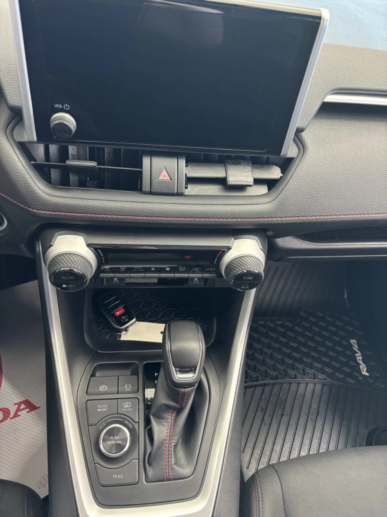 2024 Toyota RAV4 Prime SE/XSE Image principale