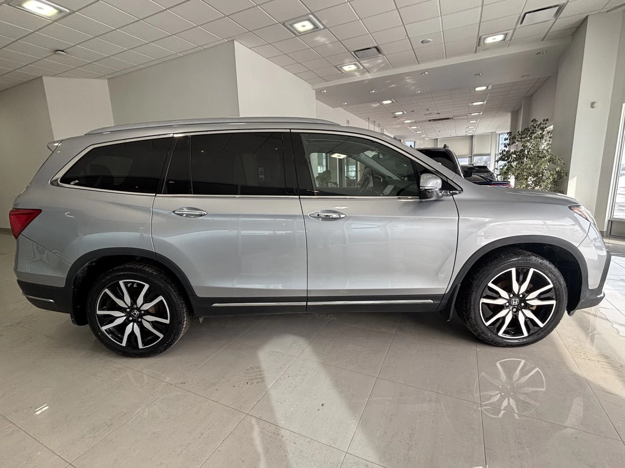2019 Honda Pilot Touring 7-Passenger Main Image