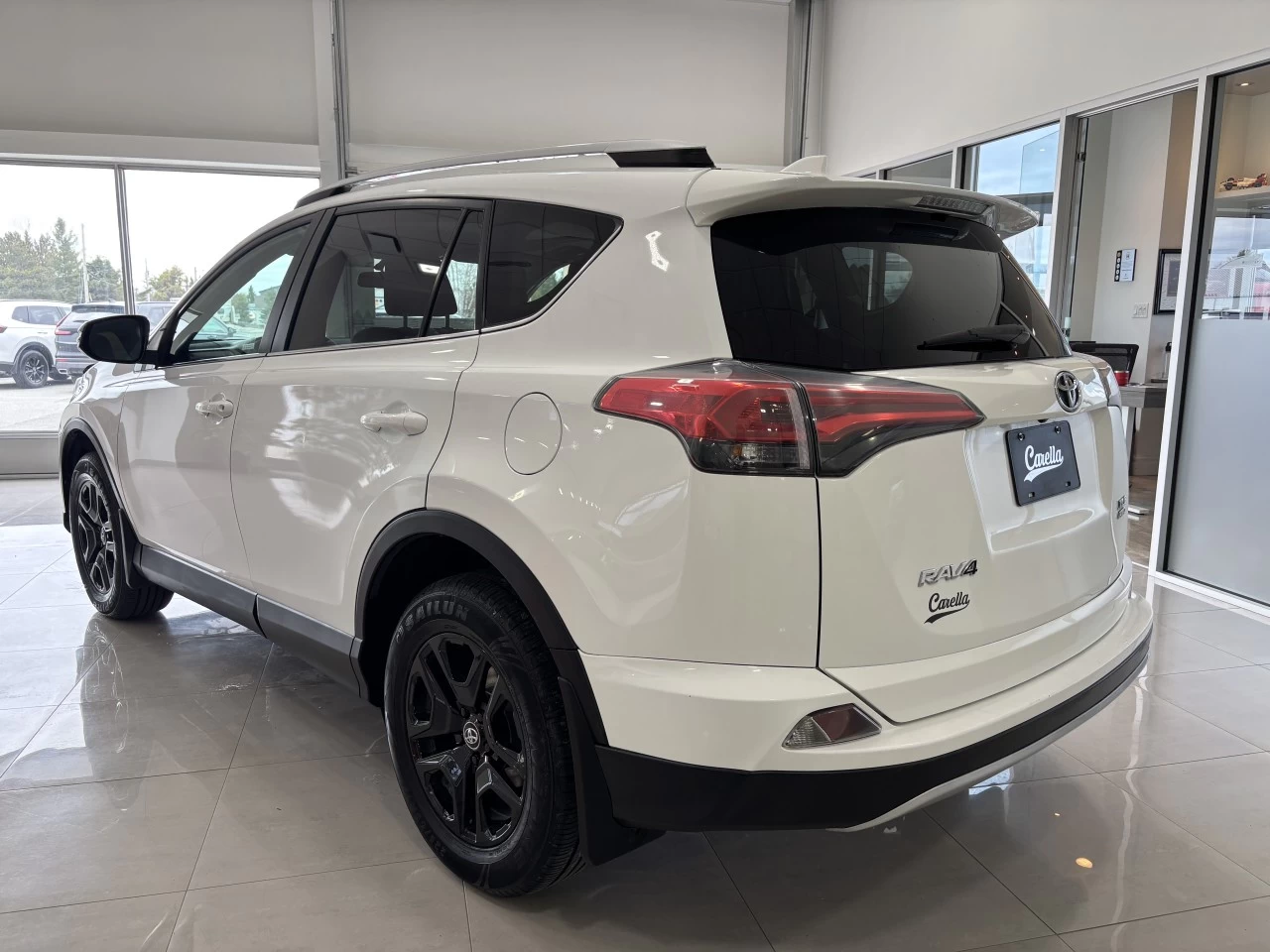 2016 Toyota RAV4 XLE Image principale