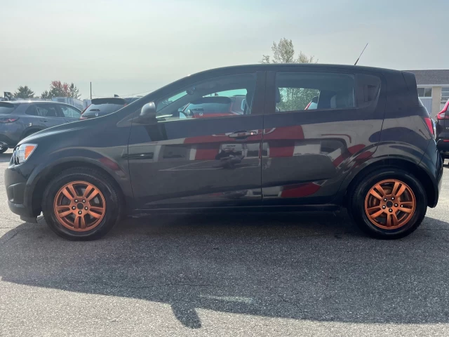 Chevrolet Sonic LS 2012