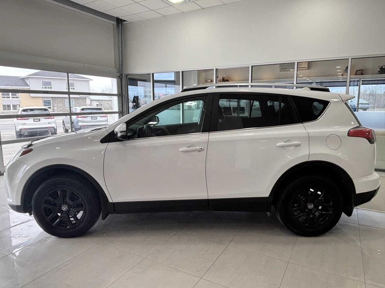 2016 Toyota RAV4 XLE Image principale
