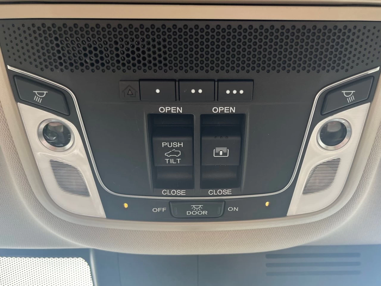 2019 Honda CR-V Touring Main Image