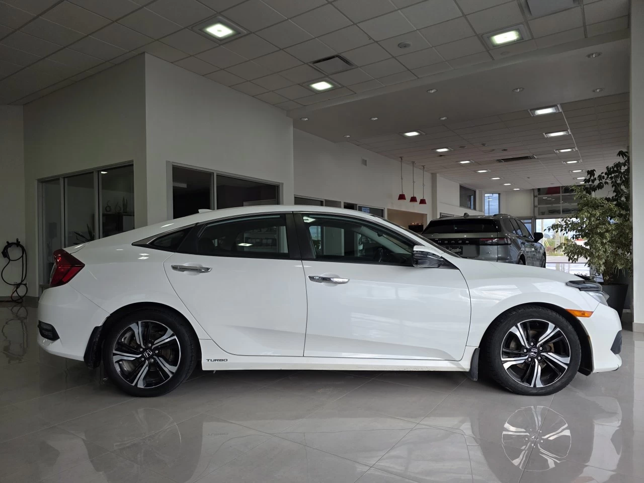2017 Honda Civic Berline Touring Main Image