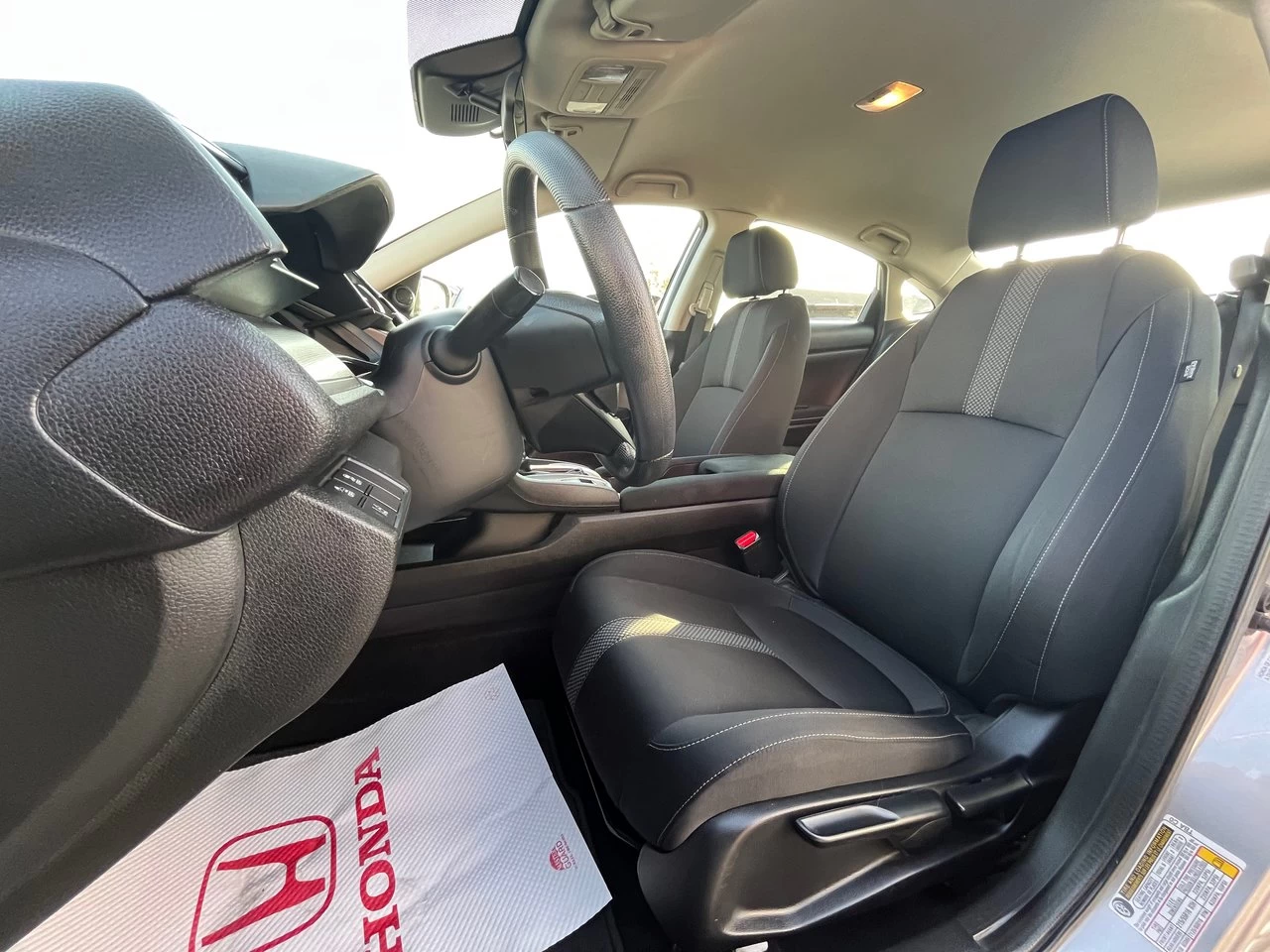 2021 Honda Civic Sedan LX Image principale