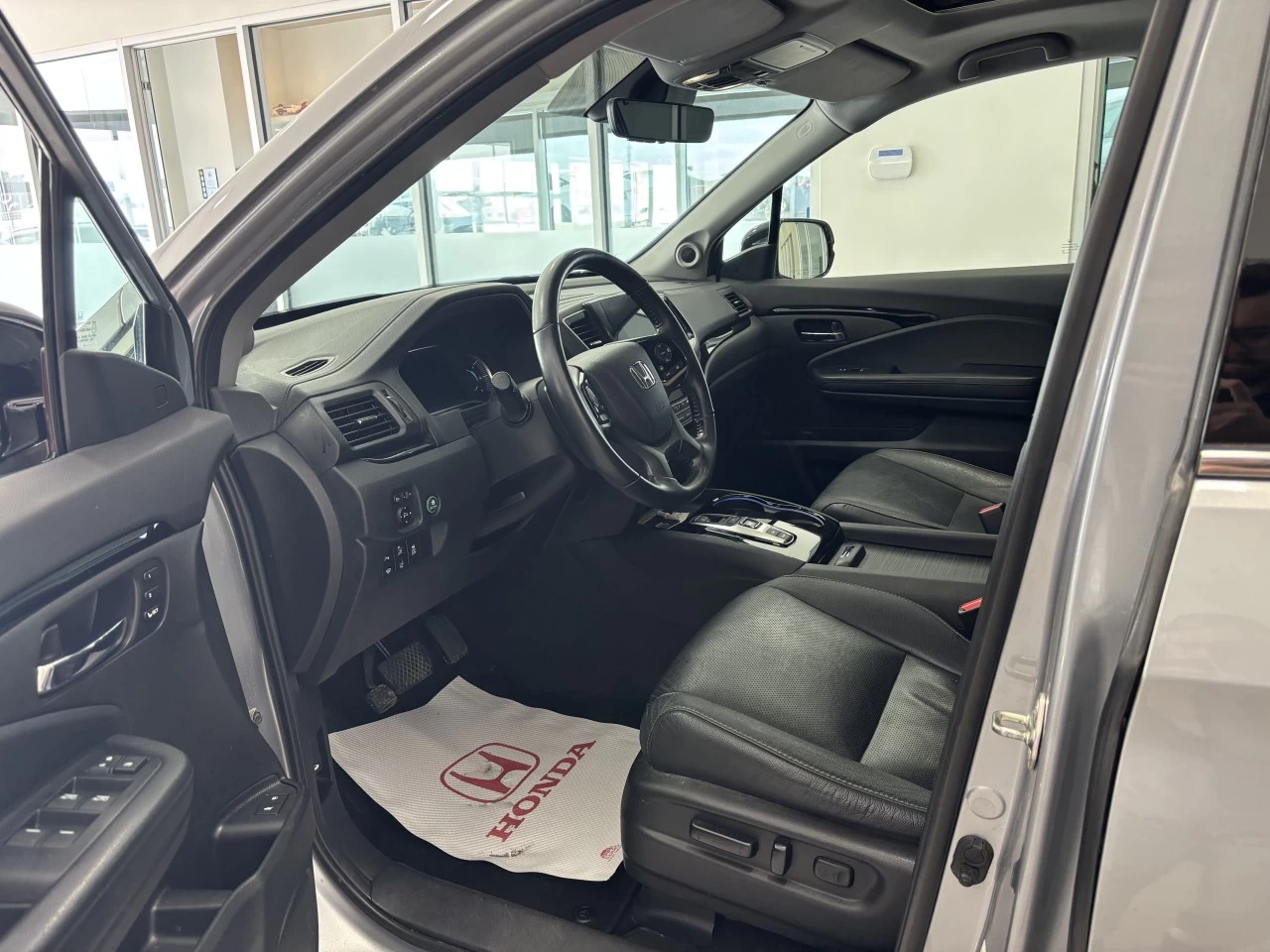 2019 Honda Pilot Touring 7-Passenger Main Image