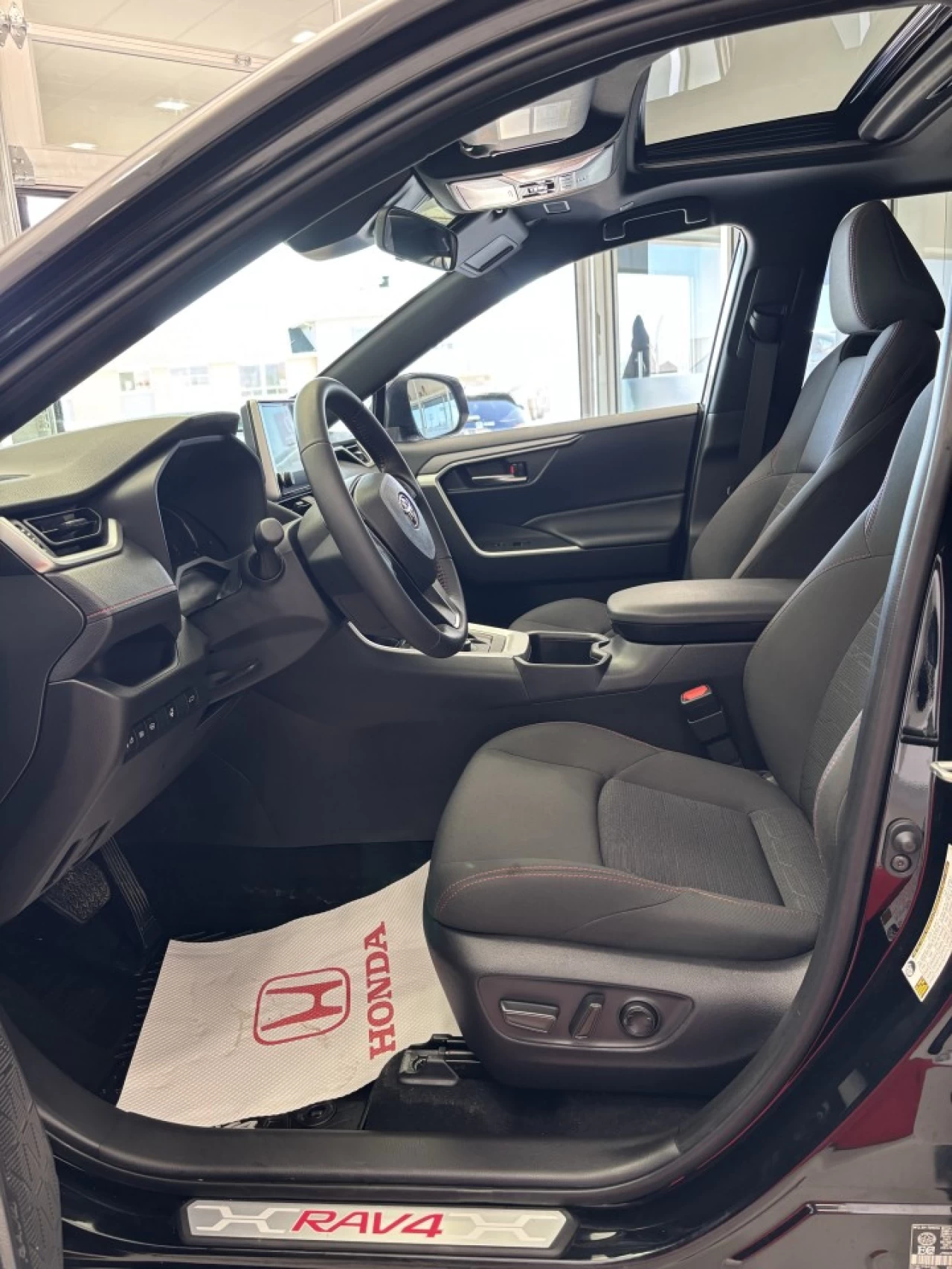 2024 Toyota RAV4 Prime SE/XSE Image principale
