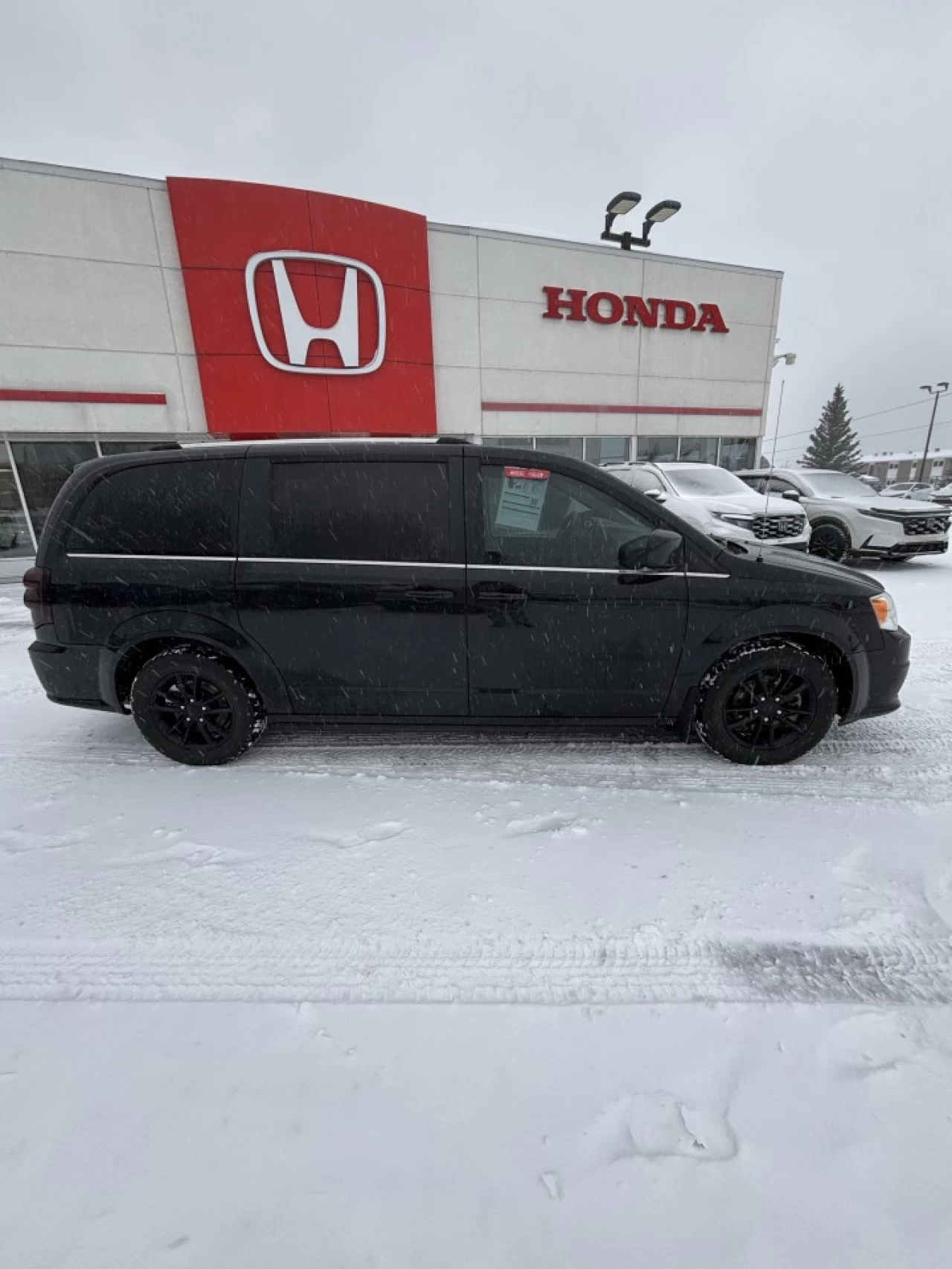 2018 Dodge Caravan SXT Premium Plus Image principale