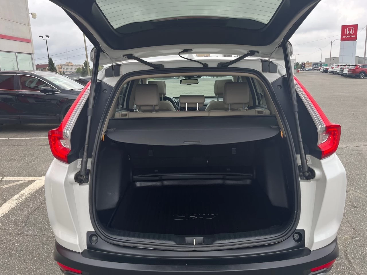 2019 Honda CR-V Touring Main Image