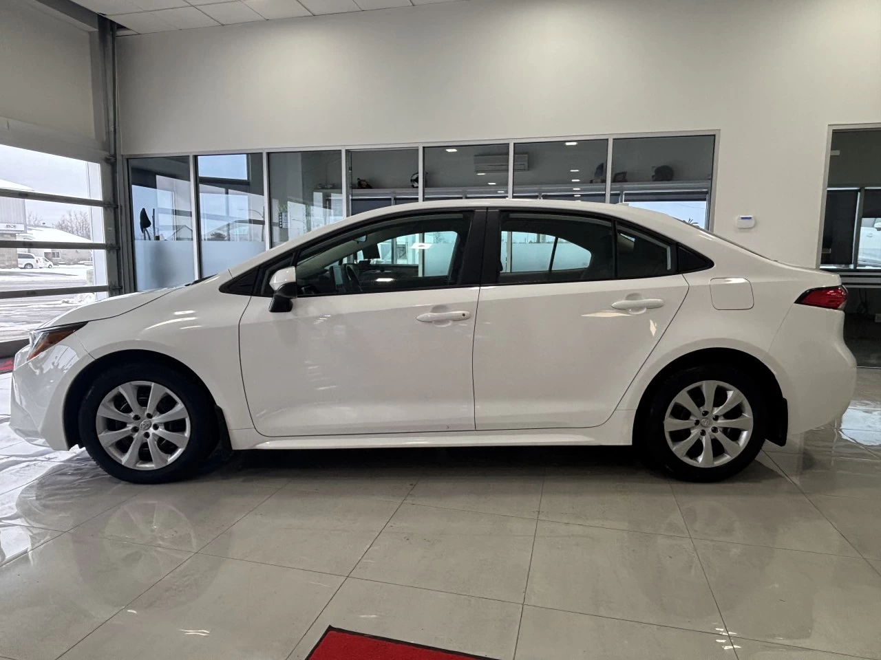 2024 Toyota Corolla L/LE Image principale