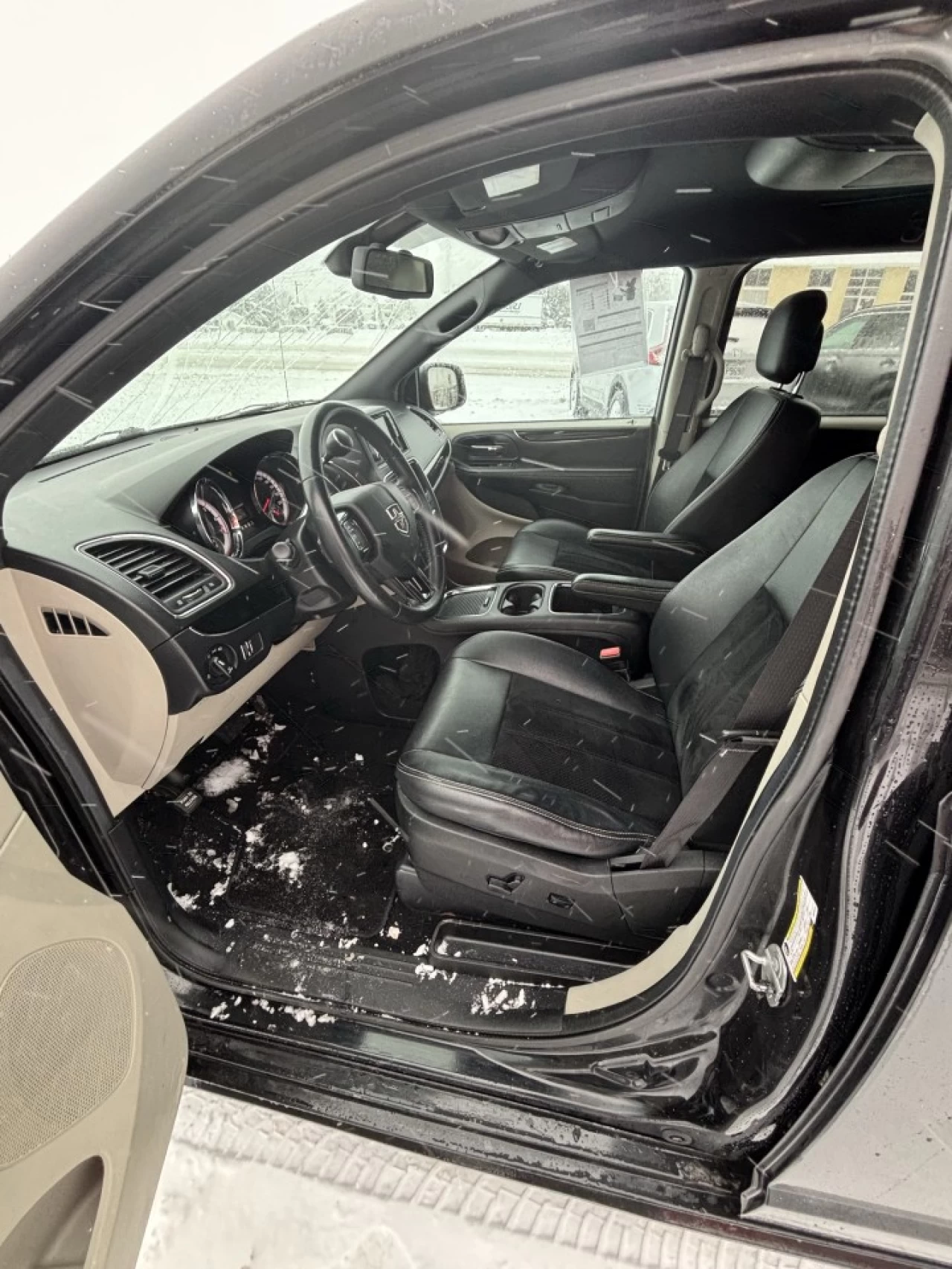 2018 Dodge Caravan SXT Premium Plus Image principale