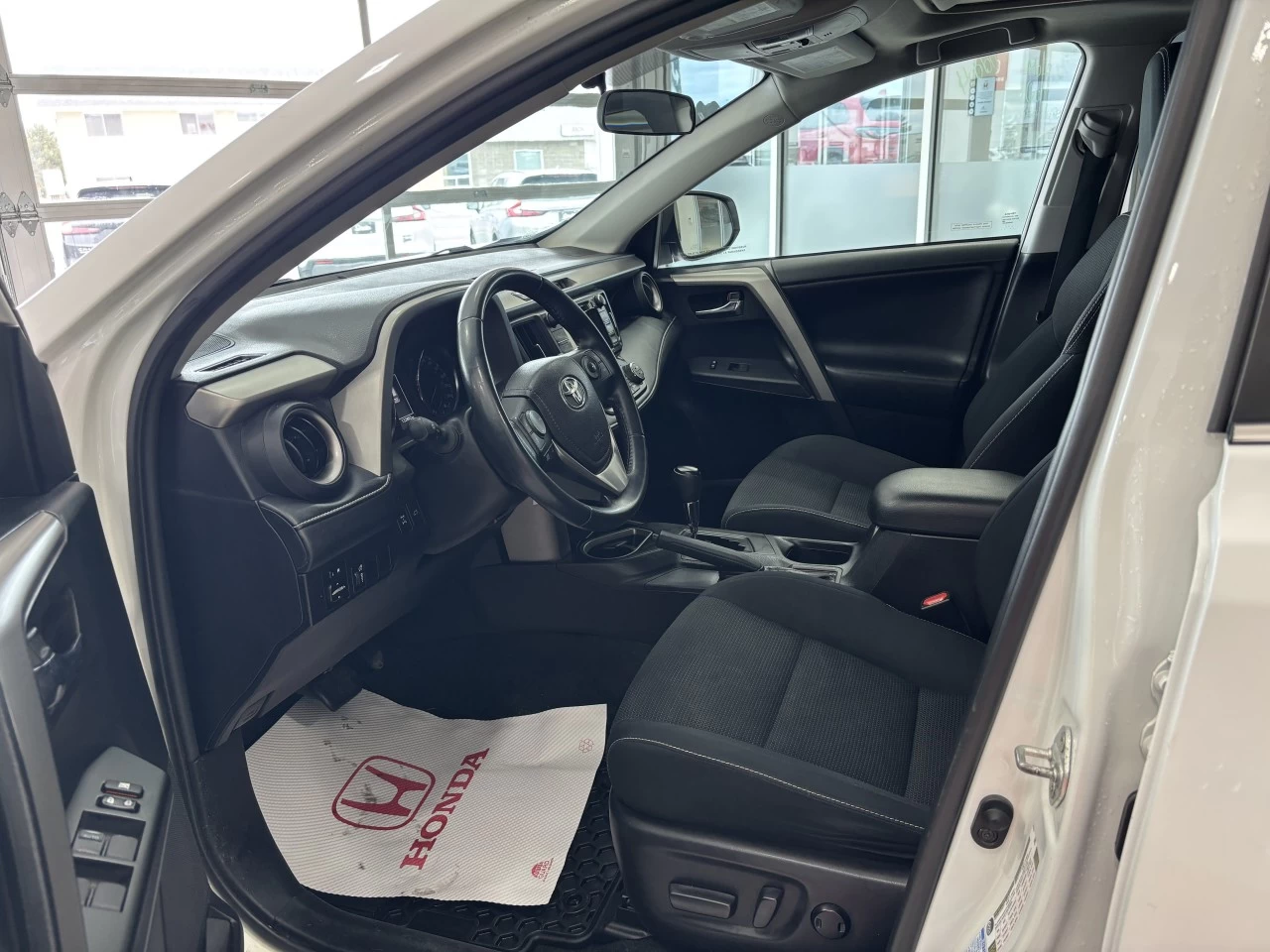 2016 Toyota RAV4 XLE Image principale