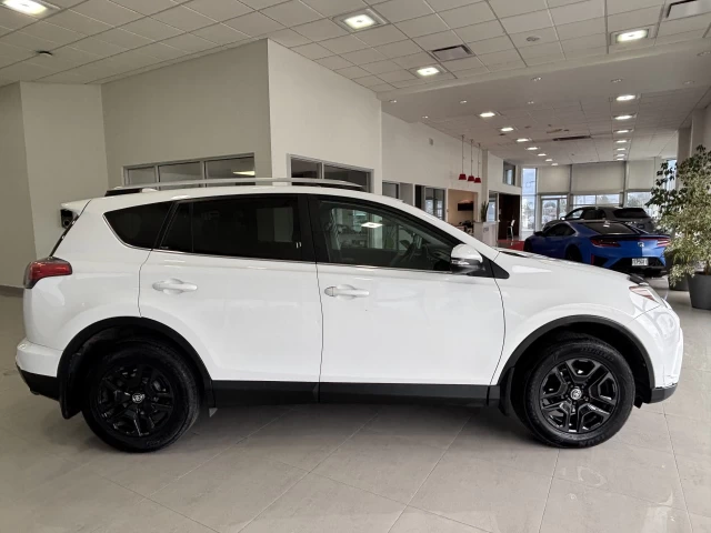 Toyota RAV4 XLE 2016