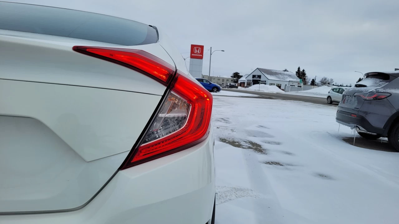 2018 Honda Civic LX Image principale